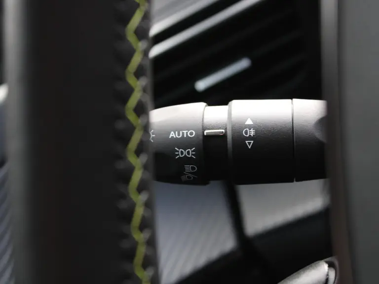 Peugeot e-2008 GT 50 kWh 136PK inclusief batterijtest Navigatie, Lichtmetalen velgen 18 inch, Keyless Entry, Dodehoek detectie afbeelding 22