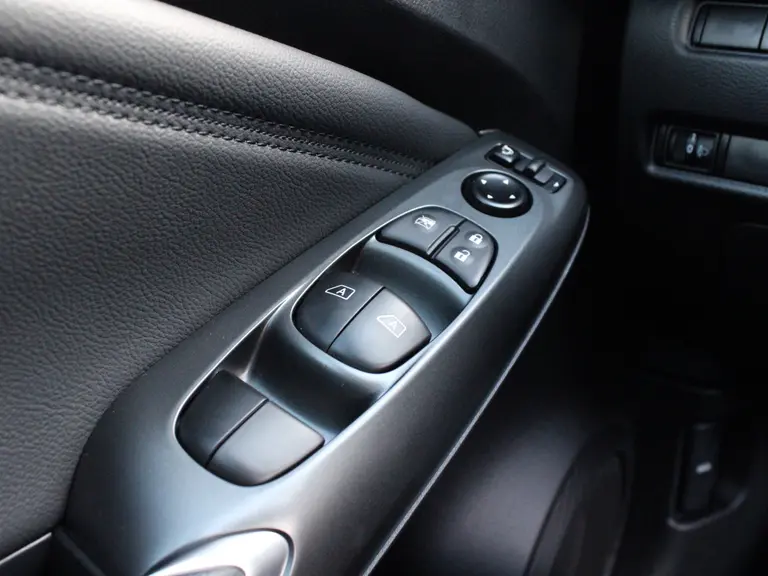 Nissan Juke 1.6 Hybrid 143PK N-Design Automaat Navigatie,  Achteruitrijcamera, Keyless Entry & Start, Stoel & Stuurverwarming, Parkeersensoren Voor & Achter afbeelding 18