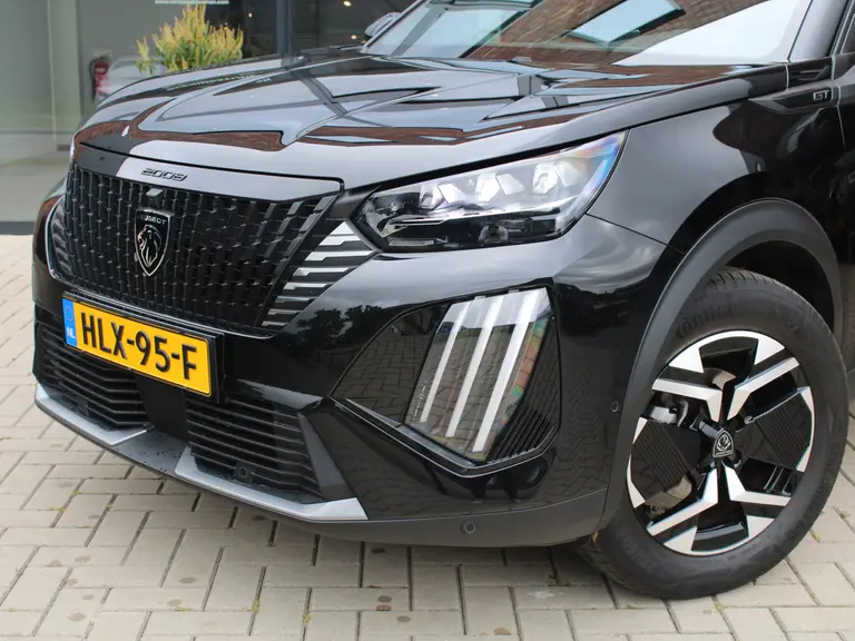 Peugeot 2008 GT 1.2 PureTech 130PK EAT8 Alcantara, Stoelverwarming, Camera, Navigatie, Cruise controle adaptief afbeelding 2