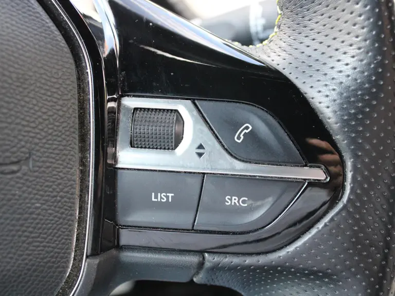 Peugeot e-2008 EV GT Pack 50 kWh 136PK Automaat Alcantara bekleding, Stoelverwarming, Focal Hifi, Achteruitrijcamera afbeelding 18