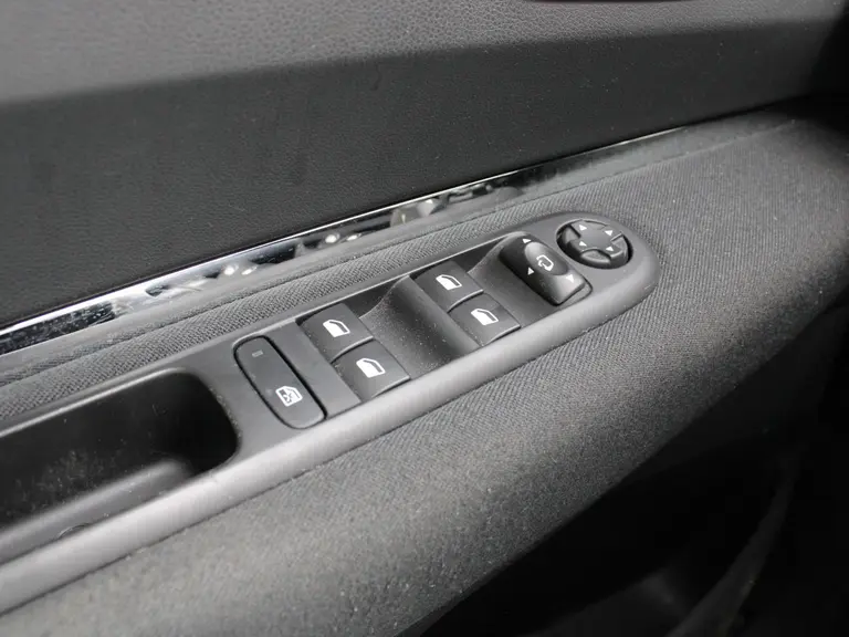 Peugeot 3008 Style 1.2 PureTech 130PK Trekhaak, Navigatie, Parkeersensoren, Cruise Control, Climate Control afbeelding 18