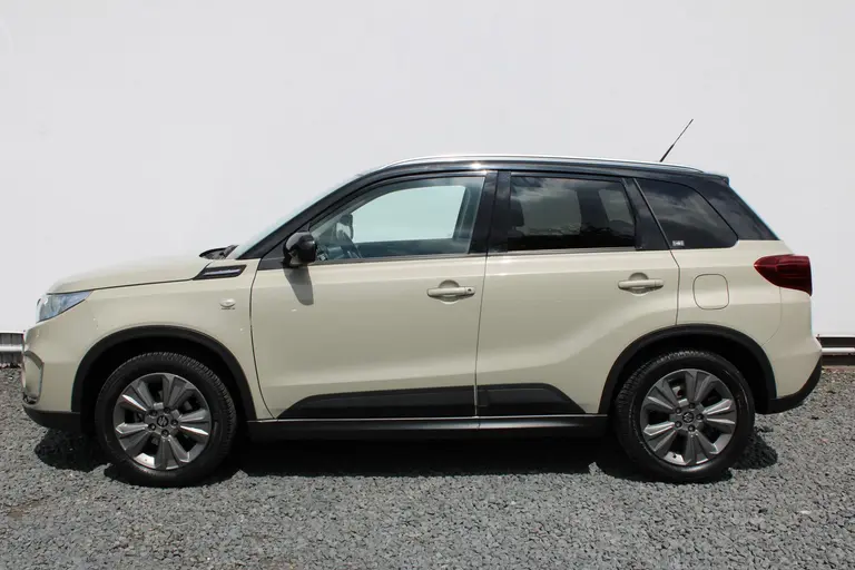 Suzuki Vitara 1.0 Boosterjet Select, Automaat, Trekhaak, Parkeersensoren en Navigatie afbeelding 2