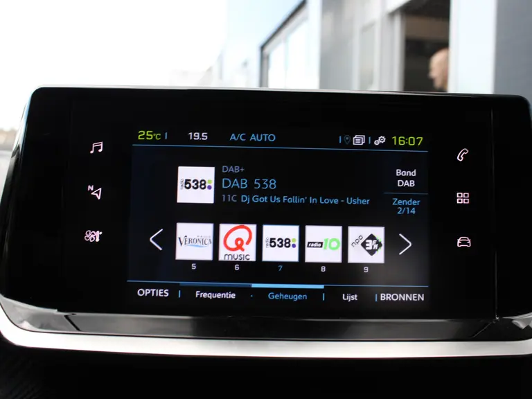 Peugeot e-208 Style 50 kWh 136PK Navigatie, Parkeersensoren voor & achter, Stoelverwarming, Led Koplampen afbeelding 22