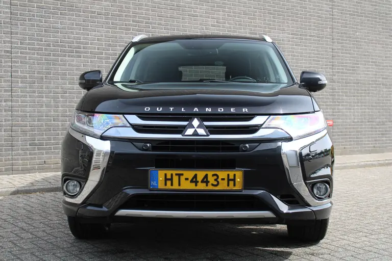 Mitsubishi Outlander 2.0 PHEV instyle+ Cruise/Climate control, Trekhaak, Sch.kanteldak,  Navigatie, Camera, Parkeersensoren Hybride batterij capaciteit: 34,2 Ah. Trekgewicht 1.500 kg. afbeelding 7
