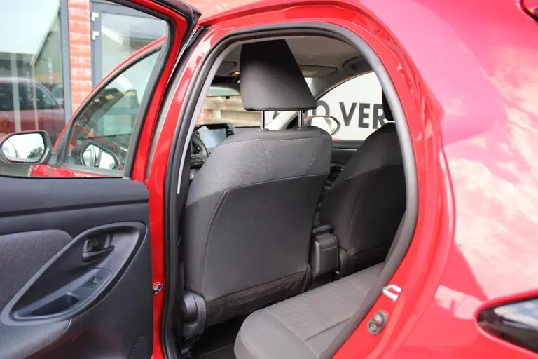 Toyota Yaris 1.5 Hybrid Dynamic Cruise Control Adaptief, achteruitrijcamera, Keyless Entry afbeelding 15