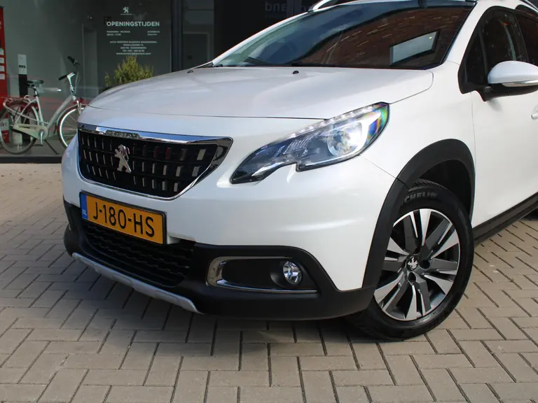 Peugeot 2008 1.2 PureTech Allure 130PK afbeelding 2