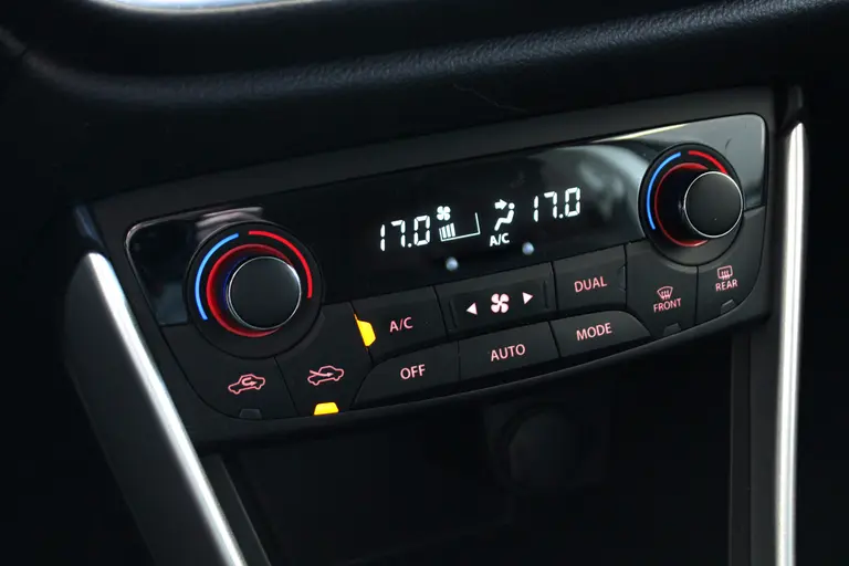 Suzuki S-Cross 1.0 Boosterjet Exclusive Achteruitrijcamera, Navigatie, Cruise Control, Voorstoelen Verwarmd, Regensensor afbeelding 21