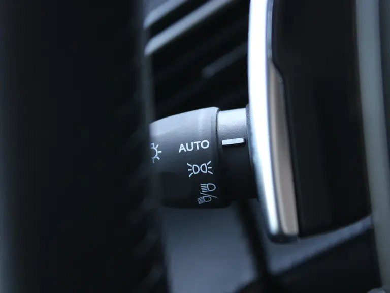 Peugeot 2008 Allure 1.2 Hybrid 145PK e-DSC6 Automaat Navigatie, Keyless, Parkeersensoren, Draadloze telefoonlader, Halflederen Bekleding afbeelding 18