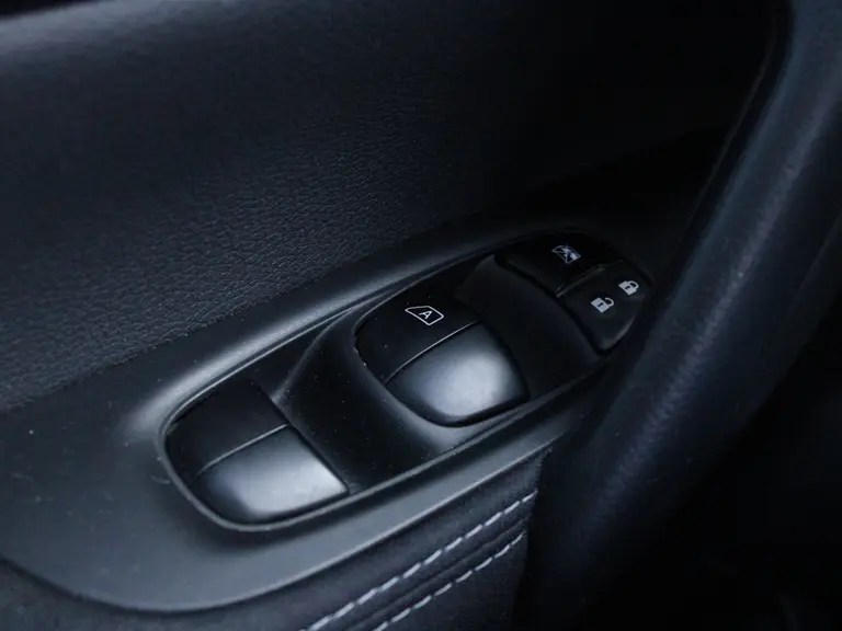 Nissan QASHQAI 1.2 115PK N-Connecta X-Tronic CVT Automaat Navigatie, Rondomzicht Camera, DAB, Panoramadak, Parkeersensoren Voor & Achter afbeelding 17