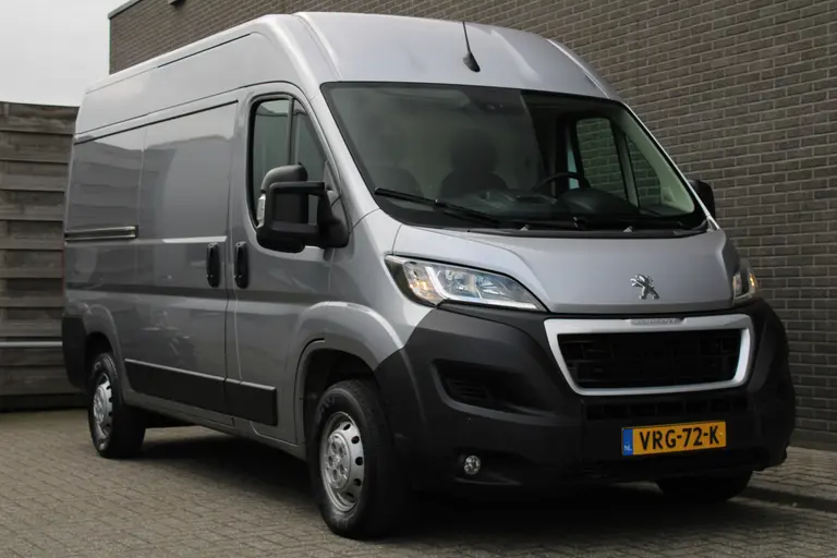 Peugeot Boxer 330 2.2 BlueHDi 140 L2H2 Asphalt CruiseControl, Trekhaak, Airco, Navigatie, Achteruitrijcamera, DAB Radio afbeelding 27