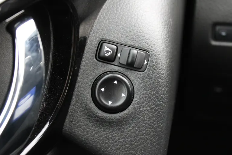 Nissan QASHQAI 1.2 N-Vision, Automaat, Parkeersensoren voor en Achter Panorama Dak! afbeelding 28