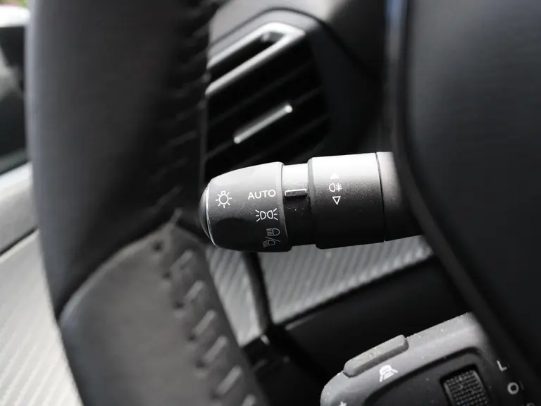 Peugeot 208 Allure 1.2 PureTech 100PK Navigatie, Rondomzichtcamera, Keyless, Parkeersensoren, Apple Carplay, Android Auto afbeelding 20