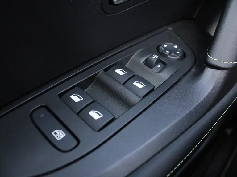 Peugeot 2008 GT Pack 1.2 PureTech 130PK EAT8 Automaat Panoramisch schuifkanteldak, Luxe Alcantara bekleding, Focal Hifi, Trekhaak afbeelding 37