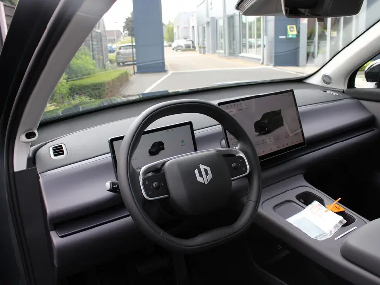 Leapmotor C10 REEV Design 28.4 kWh Camera systeem rondom, Stoelverwarming/koeling, Panoramadak, Navigatie afbeelding 18