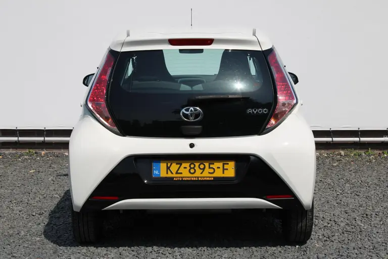 Toyota Aygo 1.0 VVT-i x-play Achteruitrijcamera, Airco, Bluetooth, Elektrische Ramen afbeelding 10
