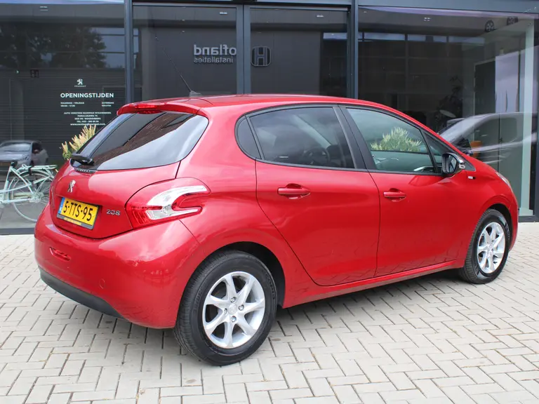 Peugeot 208 1.2 VTi 82PKStyle Lichtmetalen velgen, Airco, Navigatie en Getinte Ramen afbeelding 7