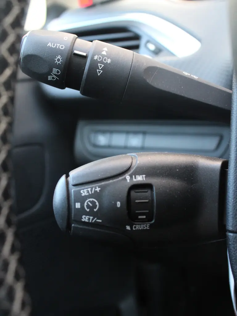 Peugeot 2008 1.2 PureTech 110PK Allure Trekhaak Achteruitrijcamera, Panoramadak afbeelding 14