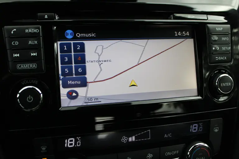 Nissan QASHQAI 1.2 N-Vision, Automaat, Parkeersensoren voor en Panorama Dak! afbeelding 15