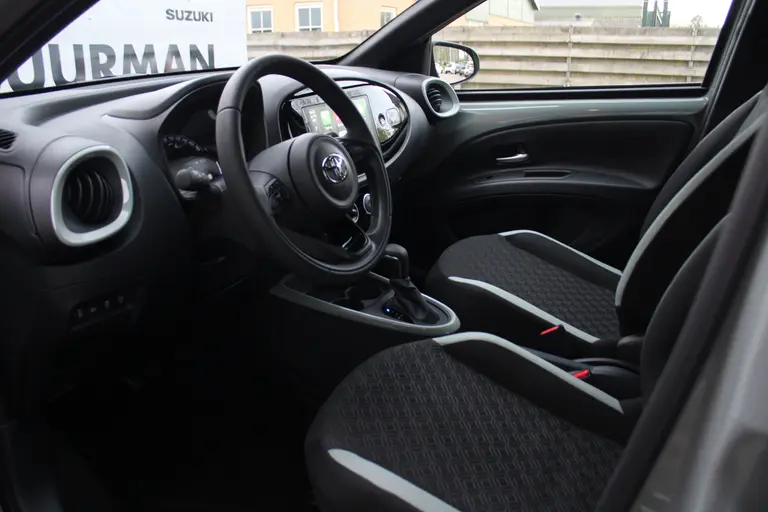 Toyota Aygo X 1.0 VVT-i S-CVT Pulse 73PK Automaat Achteruitrijcamera, Cruise Control Adaptief, Stoelverwarming, Draadloos Apple Carplay/Android Auto afbeelding 17