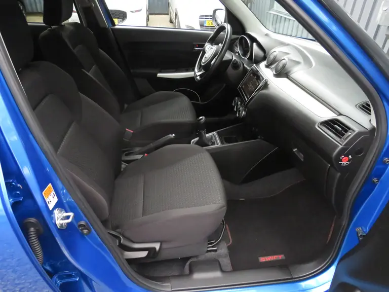 Suzuki Swift 1.0 Stijl Smart Hybrid Turbo, Trekhaak, 17 inch, Achteruitrijcamera, Carplay en Dealer onderhouden! afbeelding 12