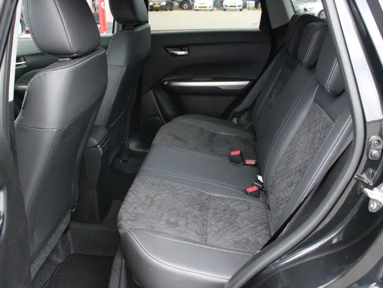 Suzuki Vitara 1.5 Hybrid Style afbeelding 39