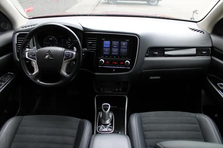Mitsubishi Outlander 2.4 PHEV Intense+ Cruise/Climate control, Apple carplay/Android auto, Camera, Stoelverwarming, 18"LM velgen, afbeelding 22