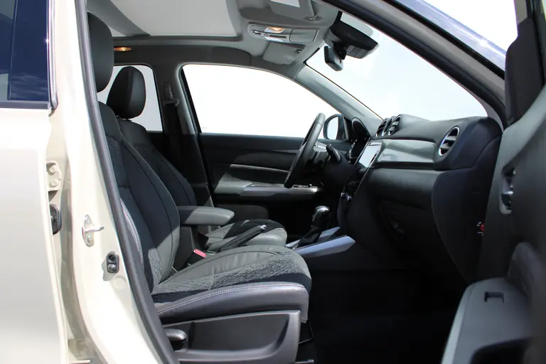 Suzuki Vitara 1.5 Hybrid Style, Automaat, Panoramadak, 6 jaar GARANTIE, Navigatie en Draadloos Applecarplay / Androidauto afbeelding 29