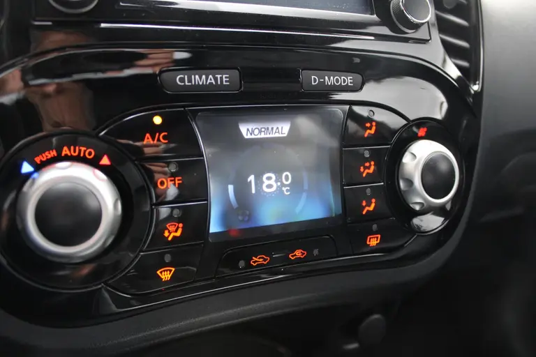 Nissan Juke 1.6 Tekna Automaat, Cruise/Climate control, Navigatie, Glazen schuif/kanteldak, 17" LM velgen, Lederen interieur, afbeelding 21