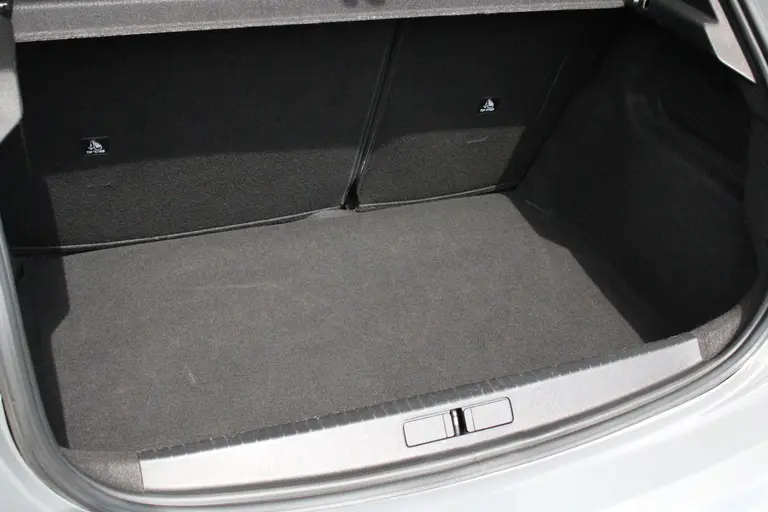 Peugeot 208 Allure 1.2 Hybrid 100PK e-DCS6 Automaat Navigatie, Achteruitrijcamera, Stoelverwarming, Adaptieve Cruise Control afbeelding 17