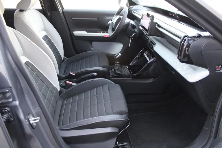 Citroën C3 1.2 100PK Turbo Max Navigatie, Achteruitrijcamera, Climate Control, Cruise Control, Apple Carplay, Android Auto afbeelding 25