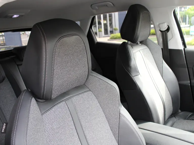 Peugeot 3008 Blue Lease Premium 1.2 PureTech 130PK EAT8 Automaat Navigatie, El. bedienbare bestuurders stoel met geheugen, Adaptive Cruise Control, El bedienbare achterklep,  Trekhaak afneembaar afbeelding 37