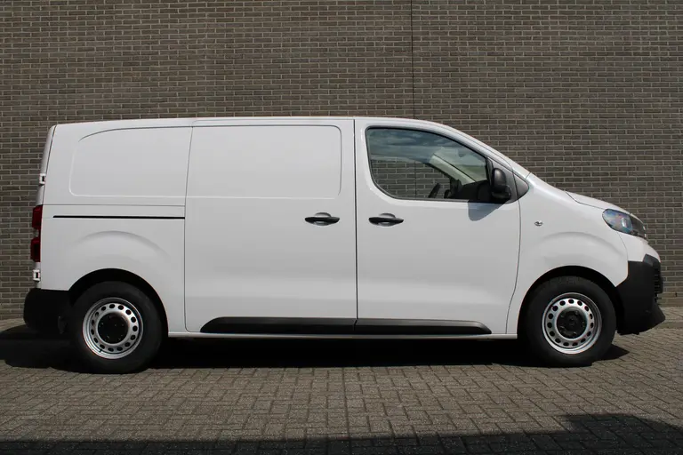 Peugeot Expert 2.0 BlueHDi 145PK L2 Navigatie, Camera Achter, Airconditioning, Audio, Cruise Control, Audio DAB Gereserveerd !! afbeelding 2