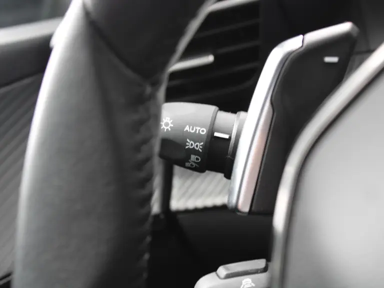 Peugeot 208 Allure 1.2 Hybrid 100PK e-DCS6 Automaat Navigatie, Camera Achter, Stoelverwarming voor, Adaptieve Cruise Control afbeelding 30