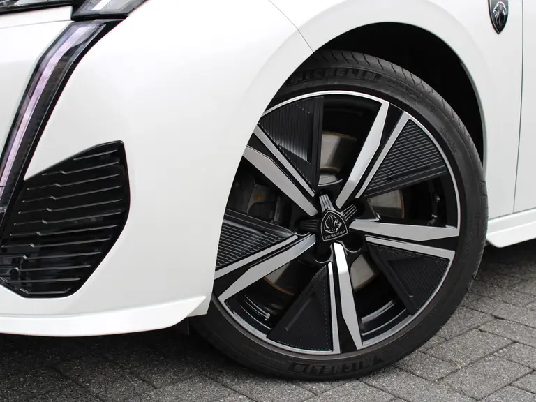 Peugeot 308 GT Pack Business 1.6 HYbrid 180PK EAT8 Automaat ,Leder, Panoramadak, Navigatie, Rondomzichtcamera, Keyless, Stuurwielverwarming afbeelding 2