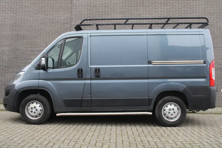 Citroën Jumper 30 2.2 BlueHDi 140 L1H1 Control Economy Climate control, Trekhaak, Navigatie, Camera, Bluetooth handsfree, Imperiaal, Sidebars, afbeelding 2