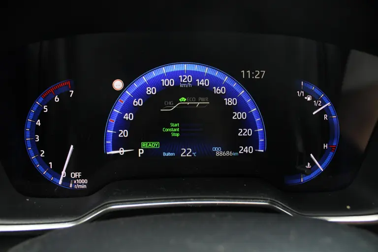 Toyota Corolla Touring Sports 1.8 Hybrid Dynamic Achteruitrijcamera, Stoelverwarming, Cruise Control Adaptief, Draadloze Telefoonlader afbeelding 30