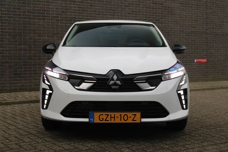 Mitsubishi Colt 1.0T MT Intense Cruise/Climate control, 16"LM velgen, Camera, Apple carplay/Android auto, Parkeersensoren V+A afbeelding 6