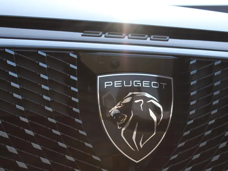 Peugeot 5008 GT 1.2 Hybrid 136PK e-DCS6 Automaat 7P Alcantara Leder, Navigatie, Camera 360, Panoramisch-Open Dak, Elektrische Achterklep afbeelding 6