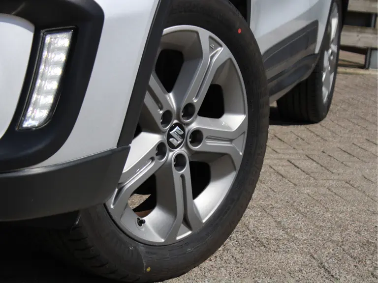 Suzuki Vitara 1.6 Exclusive Trekhaak, Cruise en Climate Control, Achteruitrijcamera, Bluetooth afbeelding 3
