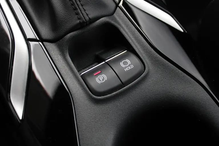 Toyota Corolla Touring Sports 1.8 Hybrid Dynamic Achteruitrijcamera, Stoelverwarming, Cruise Control Adaptief, Draadloze Telefoonlader afbeelding 20