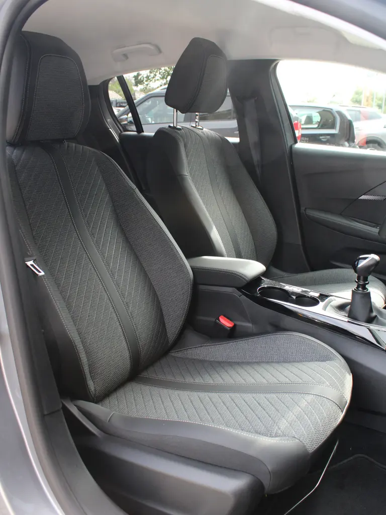 Peugeot 208 1.2 PureTech 100PK Allure AppleCarPlay-Android Auto Navigatie, Camera 360, Keyless Entry, Stoelverwarming afbeelding 28