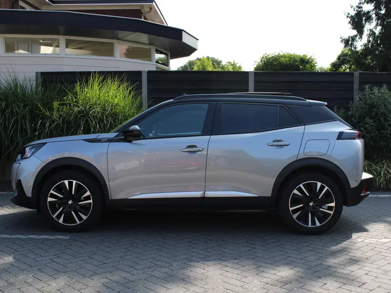 Peugeot 2008 GT Pack 1.2 PureTech 130PK EAT8 Automaat Panoramisch schuifkanteldak, Luxe Alcantara bekleding, Focal Hifi, Trekhaak afbeelding 7