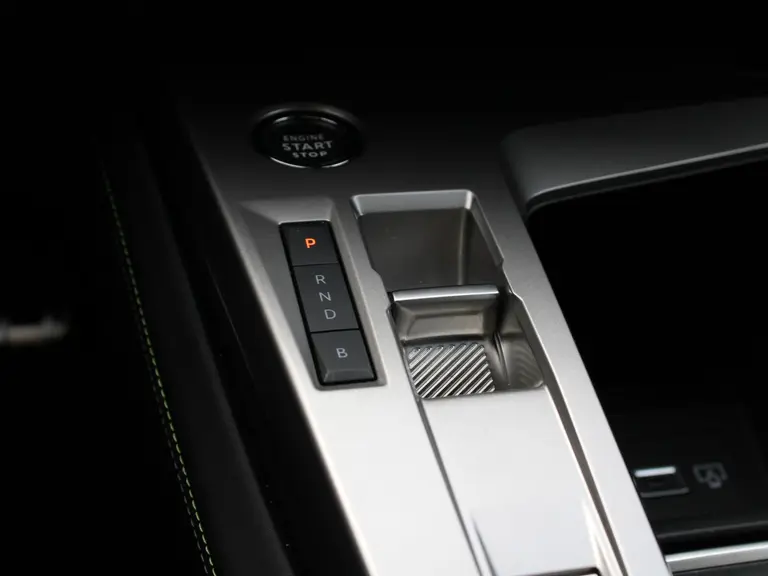 Peugeot e-308 SW GT 54 kWh 156PK Navigatie, Achteruitrijcamera, Stoel en Stuurverwarming, Parkeersensoren Voor & Achter afbeelding 33