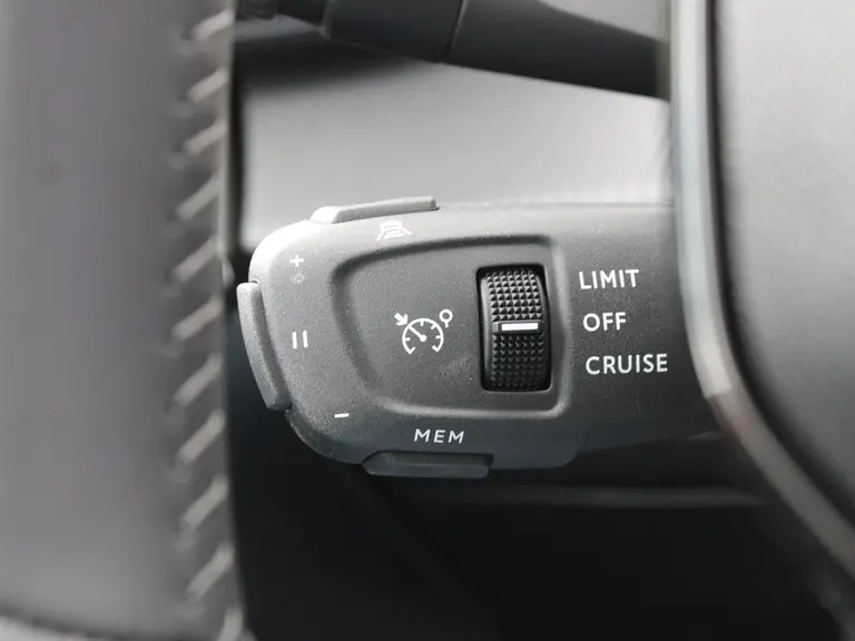 Peugeot e-208 Allure 51 kWh 156PK Navigatie, Rondomzichtcamera, Parkeersensoren, Apple Carplay, Android Auto afbeelding 21
