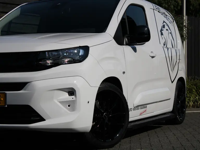 Peugeot Partner 1.5 BlueHDi 130PK EAT8 Automaat L1 White & Black Edition, Navigatie, Airconditioning, Camera Achter + Zijkant, Parkeerhulp voor & achter, Trekhaak afbeelding 2