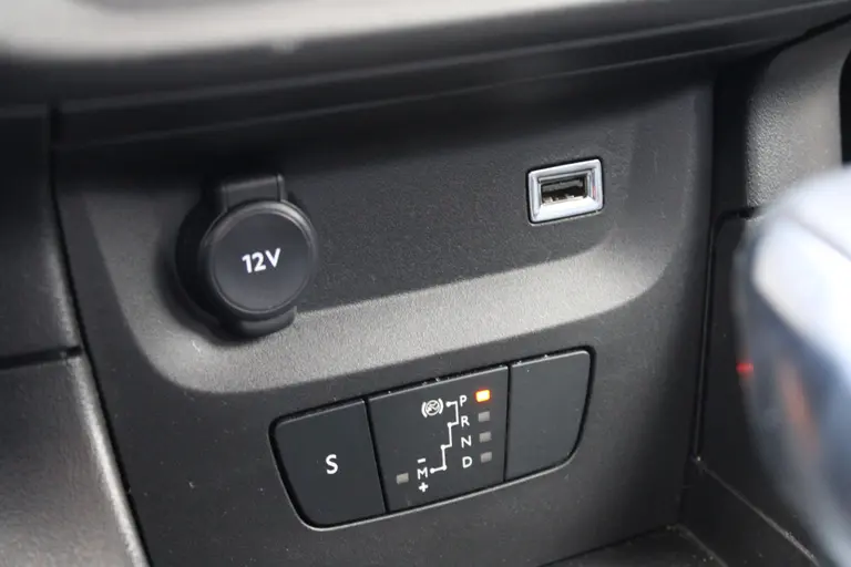 Citroën C3 1.2 PureTech Max 110pk, Automaat, Cruise/Climate Control, Applecarpl./Andr. Auto, Keyless Entry/Start afbeelding 30