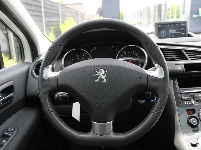 Peugeot 3008 Style 1.2 PureTech 130PK Trekhaak, Navigatie, Parkeersensoren, Cruise Control, Climate Control afbeelding 17
