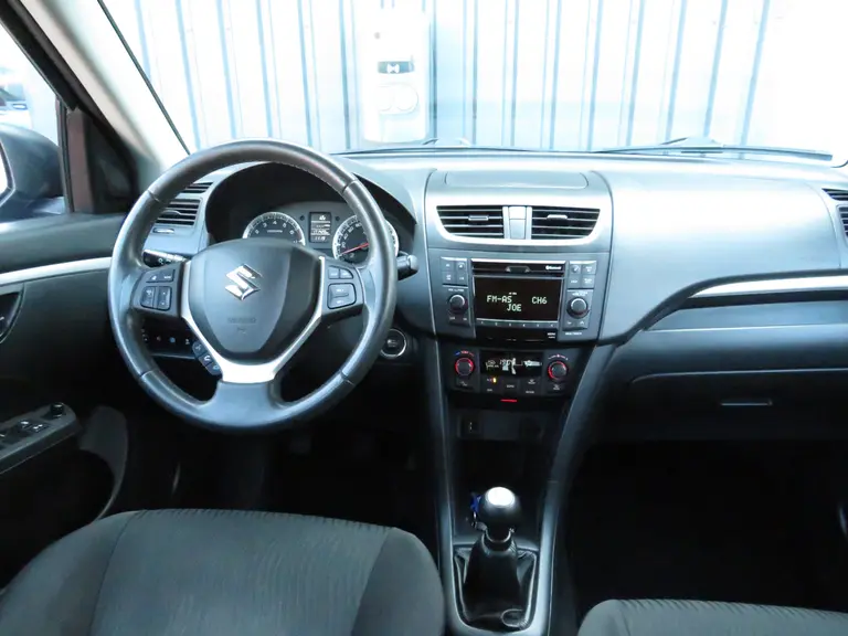 Suzuki Swift 1.2 Exclusive EASSS Speciale uitvoering, All-Seasons, Cruise/Climate-Control, Parkeersensoren en Verwarmde Voorstoelen afbeelding 7
