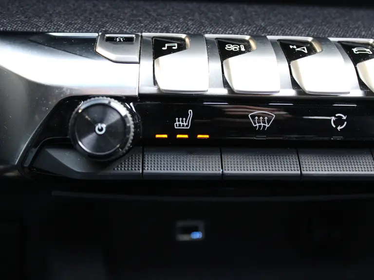Peugeot 5008 1.6 e-THP 165PK GT-Line EAT6 Automaat 7P Navigatie, Rondomzichtcamera, Keyless, Leder, Elektrische Kofferklep, massage, Stoelverwarming afbeelding 44