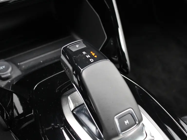 Peugeot 208 GT 1.2 PureTech 100PK EAT8 Automaat Navigatie, Trekhaak Afneembaar, Achteruitrijcamera, Stoelverwarming, Cruise Control, Climate Control afbeelding 13